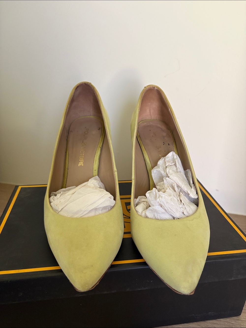 Women’s Lime Suede Pointed Toe Pumps